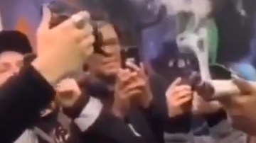 Mike Tyson fue sorprendido fumando un enorme cigarro de marihuana