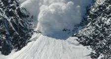 Una avalancha de nieve desata la tragedia en estación de esquí suiza.