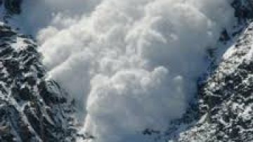 Una avalancha de nieve desata la tragedia en estación de esquí suiza.