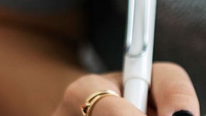 Para avanzar en tu profesión y en tu vida, podrías aceptar disminuir tu sueldo.