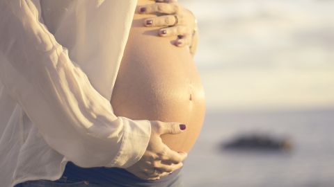 Mata a su amante embarazada para que esposa no se entere de infidelidad