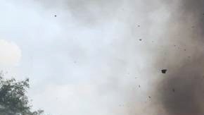 Camiones que transportaban ayuda para Venezuela fueron incendiados.