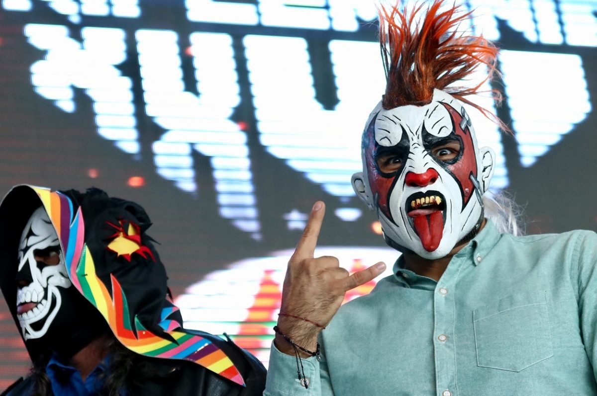 Los luchadores mexicanos Psycho Clown y La Parka retaron al peleador de UFC Cain Velásquez.