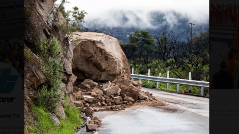 La ruta estatal 150 está cerrada desde Reeves Road en Ojai hasta el sur de Dennison Park, debido a un deslizamiento de grandes rocas.