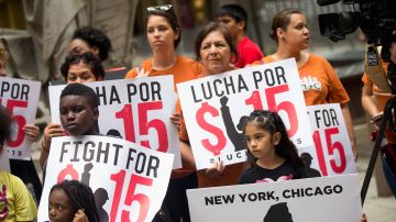 La lucha por $15 la hora se inició con manifestaciones de los trabajadores de comida rápida en NYC./Archivo