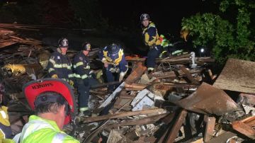Según las autoridades del condado de Marin el accidente se produjo cuando una casa se deslizó desde Sausalito Blvd hacia una casa en Crescent Ave.