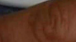 Diamantes incrustados en a piel.