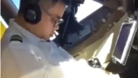 Un piloto se quedó dormido en pleno vuelo.