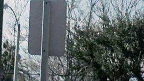 Los investigadores determinaron que el tiroteo no parecía justificado y arrestaron al expolicía bajo sospecha de ataque con un arma mortal. (@KTLA)