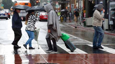 Los angelinos tienen ya semanas de lluvias y frío.