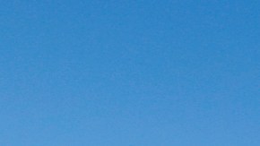 03/28/19 /LOS ANGELES/Vapers Darian and Kayle (did not want to give his last names), discuss the new ban on smokers, during his visit to the Venice Beach Boardwalk. The Board of Supervisors expands an existing ban on using tobacco products at beaches, parks and government buildings to include electronic cigarettes and pot. (Aurelia Ventura/La Opinion)