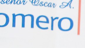 03/28/19 /LOS ANGELES/Gov. Gavin Newsom with his wife, Jennifer Siebel Newsom (L),Êjoined by Assemblywoman Wendy Carrillo (R), participate in a roundtable discussion, at Clinica Monsenor Oscar Romero, on the root causes of migration from Central America and California's efforts to provide assistance to asylum seekers. (Aurelia Ventura/La Opinion)