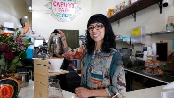 Daisy Iniguez es la co-propietaria de Capuyo Cafe en Boyle Heights. (Aurelia Ventura)