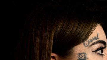 105721599_kayleigh-peach-close