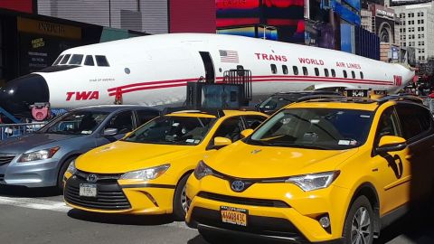 Avión "Connie" Trans World Airlines 1958 en Times Sq