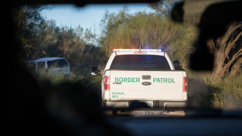 Nueve indocumentados en una furgoneta trataron de burlar a la Patrulla Fronteriza