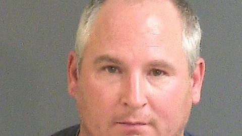 Bob McCaffrey fue arrestado y procesado por obstrucción a la justicia.