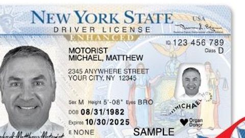 El 30 de octubre de 2017, el DMV del estado de Nueva York comenzó a emitir licencias, permisos y tarjetas de identificación de REAL ID.