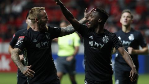 Gerso Fernandes del Sporting Kansas City festeja la eliminación del Toluca de la Concachampions.