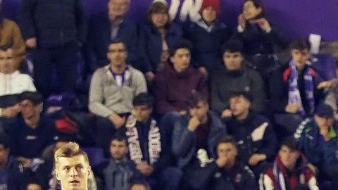 Los jugadores del Real Madrid festejan el triunfo ante el Real Valladolid.