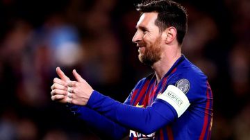 El delantero argentino del Barcelona Lionel Messi celebra su doblete ante el Olympique de Lyon.