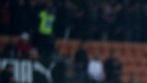 Los jugadores del Inter celebran el triunfo ante el Milan en el estadio Giuseppe Meazza.