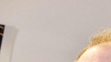 El periodista brasileño Rafael Henzel, sobreviviente de la tragedia del Chapecoense, murió este martes.