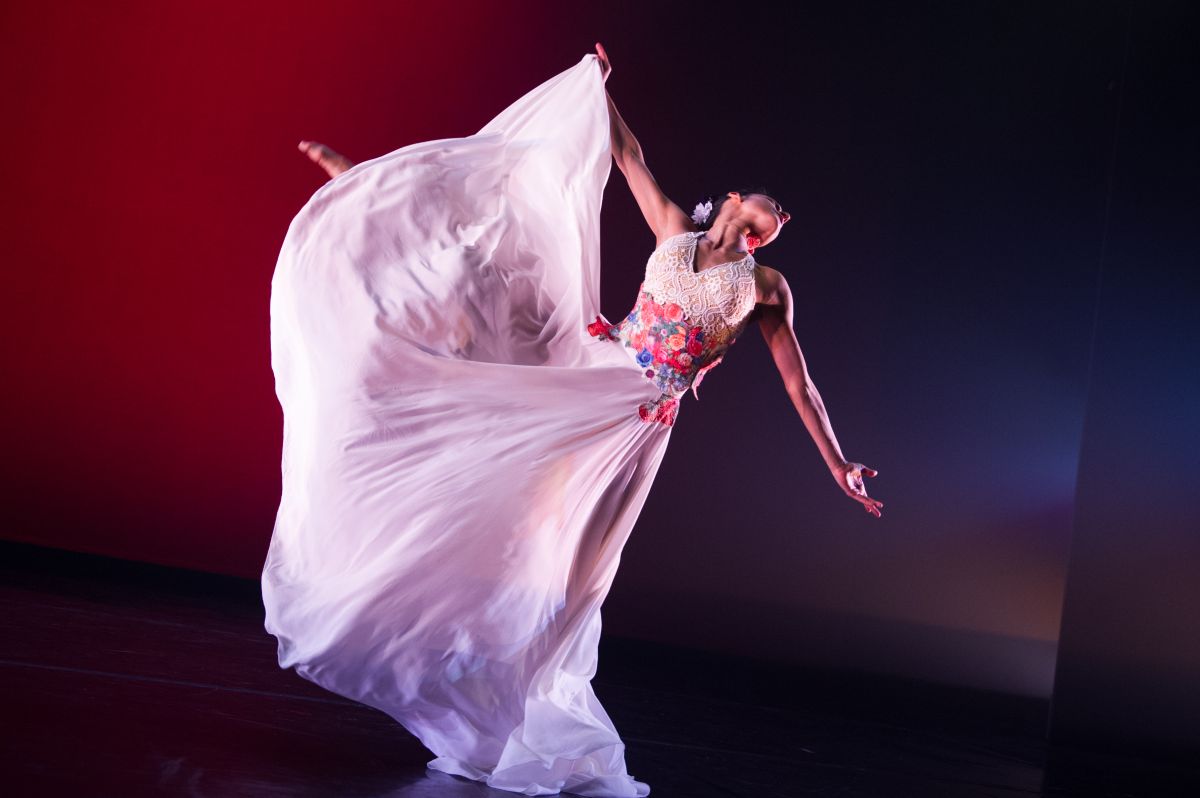 'Con los brazos abiertos', pieza de Michelle Manzanales, es parte del show que trae el Ballet Hispánico. Foto: Paula Lobo