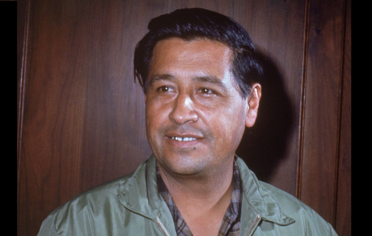 El líder sindical estadounidense César Chávez (1927 - 1993) en una foto capturada en la década de 1950.