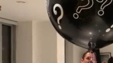 Sarah Kohan y Chicharito a punto de revelar el sexo de su bebé.