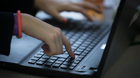 Los beneficiarios aprenderán en sus comunidades con personas que se parecen a ellos ya que el proyecto apoya organizaciones lideradas por latinos.