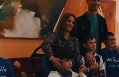 Cristiano Ronaldo convivió con niños enfermos en un hospital de Portugal