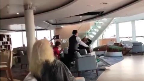 Veinte de los evacuados tuvieron que ser hospitalizados con fracturas y cortadas.