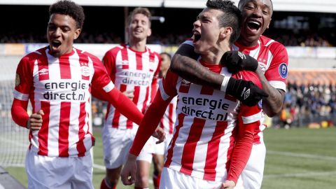 El 'Chucky' Lozano marca para el triunfo del PSV ante el Venlo.