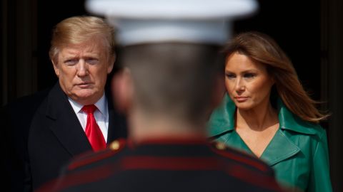 Trump olvidó por completo la presencia de Melania