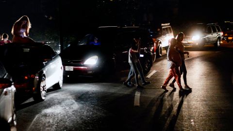 Venezuela entra en el tercer día de apagón.