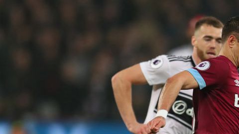 "Chicharito" Hernández provocó un penal en el triunfo del West Ham frente al Newcastle