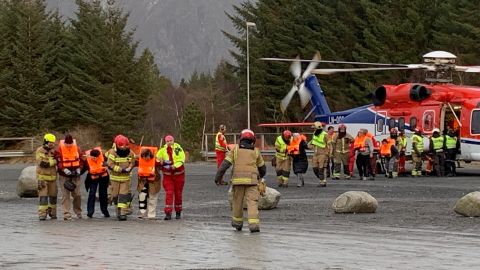 Pasajeros rescatados en helicóptero desde el crucero Viking Sky.