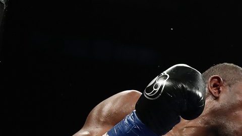 Erislandy Lara durante el combate contra Brian Castano en el Barclays Center de Nueva York.
