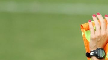 El machismo en el fútbol italiano volvió a manifestarse en voz de un comunicador, ahora contra una juez de línea.