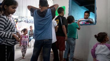 Niños solicitantes de asilo de México y América Central en un refugio en Tijuana.
