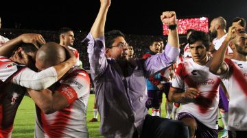 Los Tiburones Rojos de Veracruz libran el descenso en el fútbol mexicano.