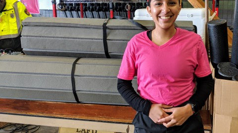 Maryann Carrera, de 18 años, participa por tercer año consecutivo en el campamento. (Jacqueline García/La Opinión)
