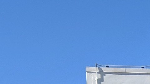 Iridian Carranza, de 23 años, obtuvo su trabajo en el aeropuerto LAX después de participar en una pasanatía. (Jacqueline García)