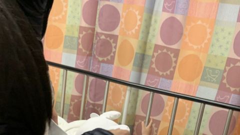 Carolina Sandoval acompaña a su hija a operarse