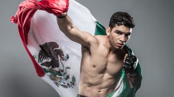 El 'Dreamer' José Pochito Alday, destacado peleador de artes marciales mixtas en Combate Americas.