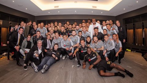 El LAFC celebra en su vestidor tras un gran triunfo sobre Kansas City.
