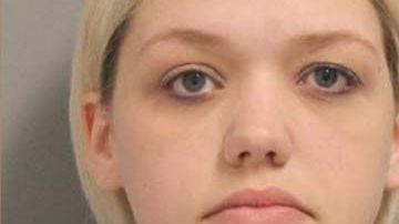 La maestra intercambios impropios con el alumno por Snapchat.