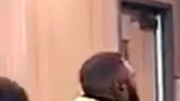 Los ánimos se caldearon entre unos clientes que no querían pagar y los empleados de McDonald's.