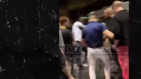 Las imágenes revelan el momento en que Conor McGregor destroza el celular de un fanático